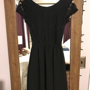 Lace black flowy dress